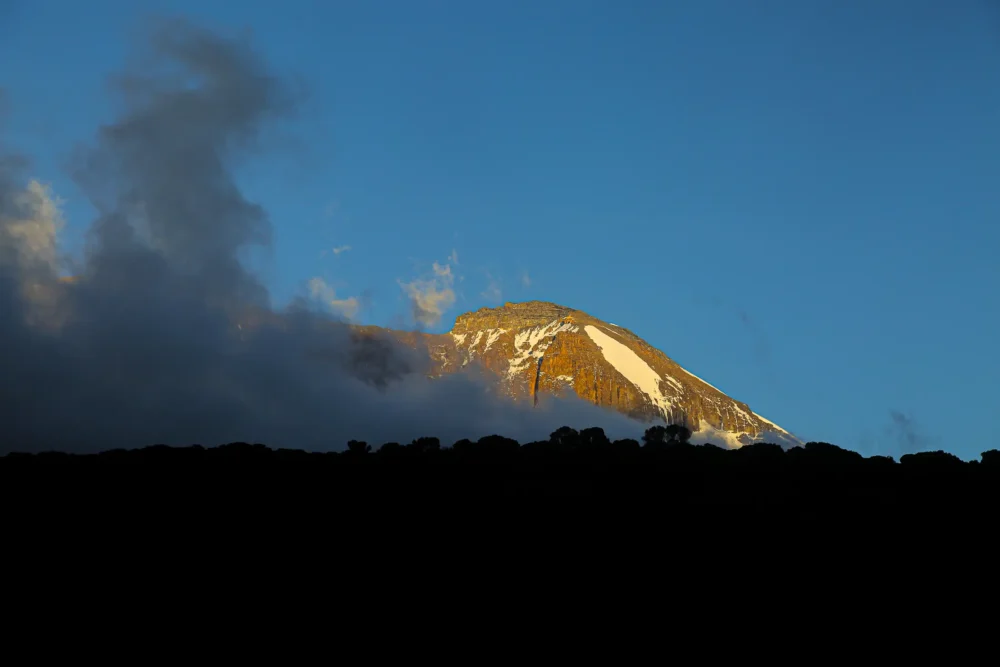 A sunny day on the Machame Route trail with clear skies on Kilimanjaro, Tanzania