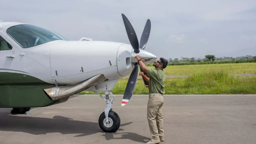 tanzania fly in safari plane miracle air
